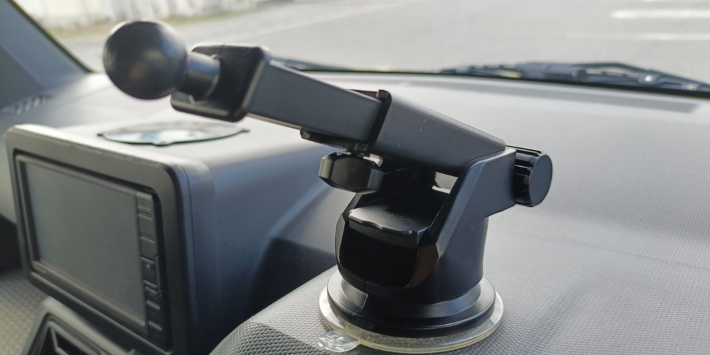 見やすい位置に固定